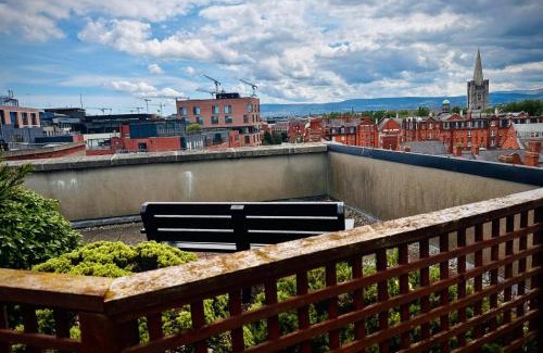 City Centre Dublin Apartment | Newly Renovated Christchurch 1BD Roof Garden