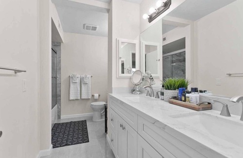 Valle Lindo House | Newly Renovated｜Communal Pool｜20min to Disney｜Backyard｜Dedicate Workspace #41910