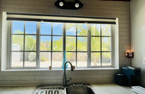 Alice Town Cottage | Newly renovated cottage steps from the water