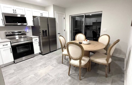 Wellington House | Newly renovated cozy 2 bedroom 2 bath home