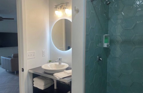Downtown Omaha Apartment | Newly Renovated Custom Modern Downtown Apartment