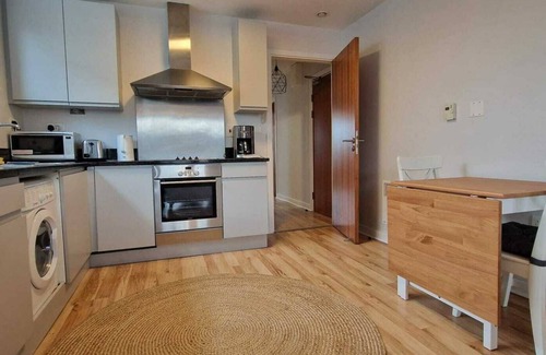 Dublin Apartment | Newly Renovated D4 2BD @ The Aviva & Docklands
