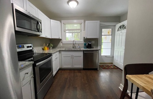 Northern Inglewood House | Newly renovated Duplex in a quiet neighborhood. Close to the heart of Nashville!