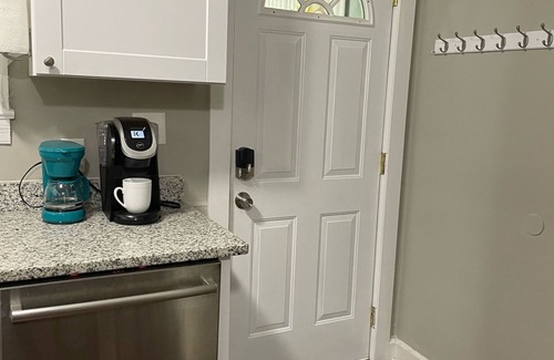 Northern Inglewood House | Newly renovated Duplex in a quiet neighborhood. Close to the heart of Nashville!