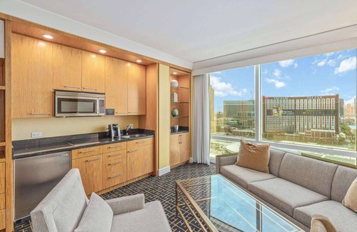 Las Vegas Apartment | Newly Renovated Exquisite Trump Studio 1712 Great Views