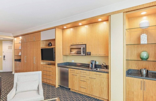 Las Vegas Apartment | Newly Renovated Exquisite Trump Studio 1712 Great Views