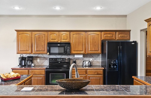 Branson West House | Newly Renovated, Free SDC tickets, Gated Community, Hot Tub, Air Hockey, Foosball, Board Games!