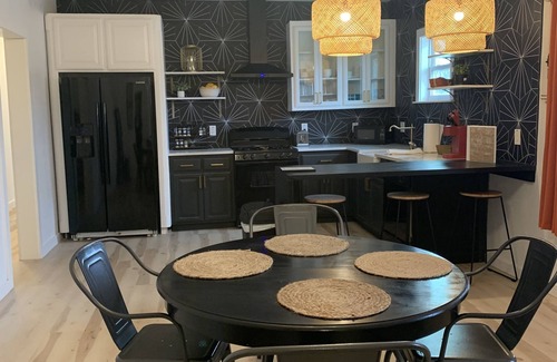 Dean Highland House | * Newly renovated * FRESH AND CLEAN * Minutes from Silos and McLane Stadium