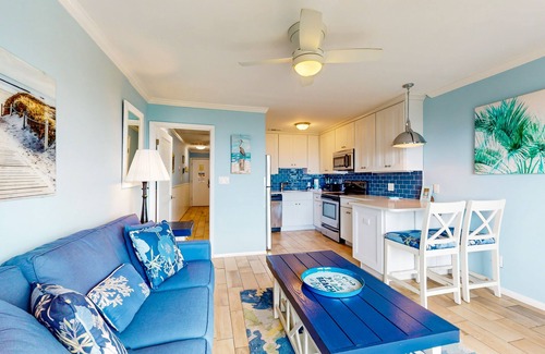 North Forest Beach Condo | Newly-renovated getaway in North Forest beach w/oceanfront views