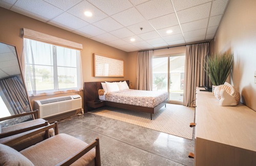 Put-in-Bay Hotel | Newly Renovated! Guest Suite Sleeps 4