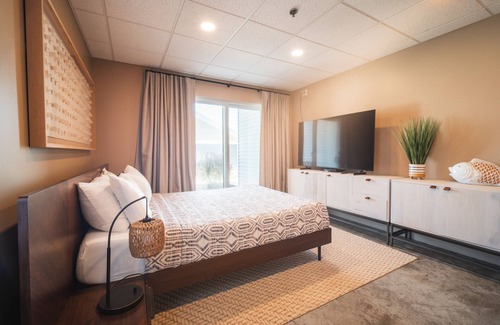 Put-in-Bay Hotel | Newly Renovated! Guest Suite Sleeps 4