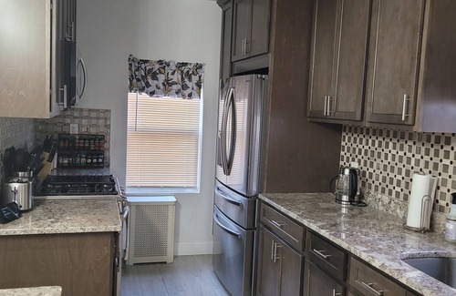 Queens House | Newly Renovated Home away from Home