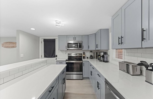 Ledyard House | Newly Renovated Home Near Casino Contact Host to Book