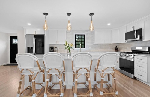 Chatham House | Newly renovated house 3 minutes to Wequassett Resort and 7 minutes to CBI.
