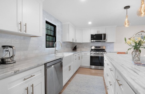 Chatham House | Newly renovated house 3 minutes to Wequassett Resort and 7 minutes to CBI.
