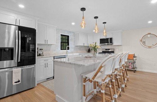 Chatham House | Newly renovated house 3 minutes to Wequassett Resort and 7 minutes to CBI.
