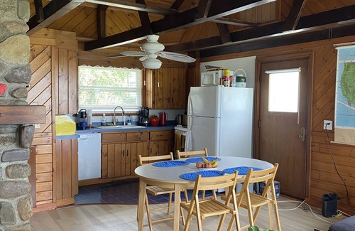 Town of Somerset Cottage | Newly Renovated Lakefront Retreat Home
