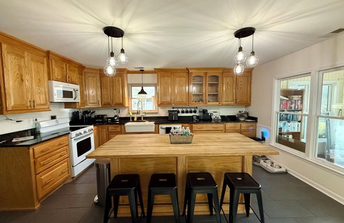 Cross House | Newly renovated lakefront 4-bedroom house in Cross with dock sleeps 10