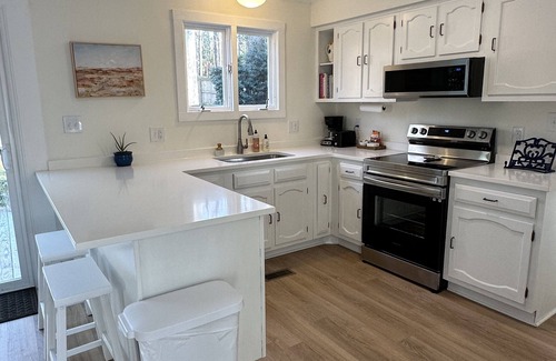 North Raleigh House | Newly renovated midtown home near North Hills Mall, PNC Arena, NCSU, downtown.
