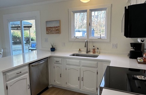 North Raleigh House | Newly renovated midtown home near North Hills Mall, PNC Arena, NCSU, downtown.