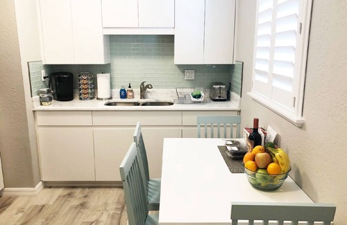 Solana Apartment | Newly Renovated - Modern Apartment - 2 of 4