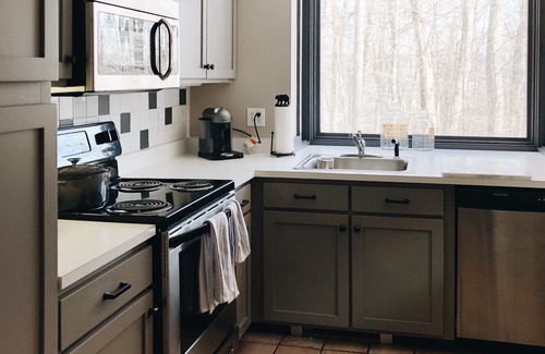 Stratton Mountain House | Newly Renovated! North Brookwood Area 1 Minute To Stratton 4 Bedrooms
