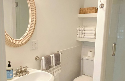 Avon Cottage | Newly Renovated Private Cottage in the heart of Bay Head