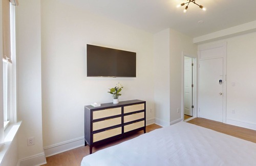 North End Hotel | Newly Renovated Room with Queen Bed
