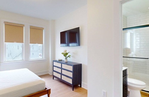 North End Hotel | Newly Renovated Room with Queen Bed