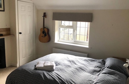 Godalming House | Newly renovated, rural country cottage – sleeps 4