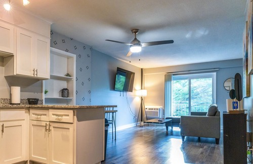Crabtree Apartment | Newly Renovated Studio Downtown