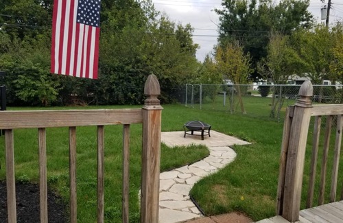 South Bend House | Newly renovated. Tailgate here & walk to the game!