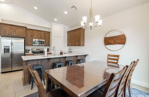 Washington House | Newly Renovated Townhome. Pet Friendly! St. George