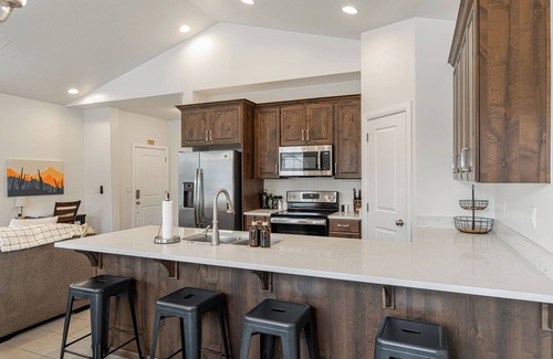 Washington House | Newly Renovated Townhome. Pet Friendly! St. George