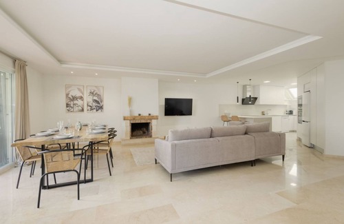Marbella Ski Chalet | Newly renovated townhouse close to the beach in Marbella East