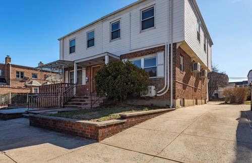 Kew Gardens Hills House | Newly renovated townhome with AC in Queens