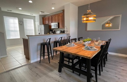 Orlando House | Newly Renovated - Townhome 3BR - Vista Caynnn