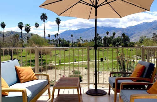 Palm Springs Condo | Newly Renovated Tropical Paradise In Palm Springs