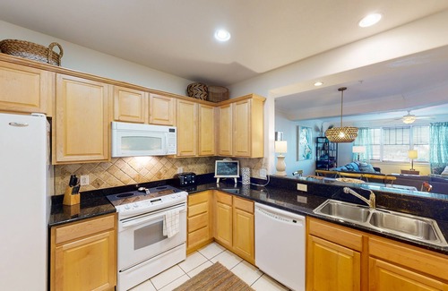Sandbridge Condo | Newly renovated condo in oceanfront building with pool & outdoor showers