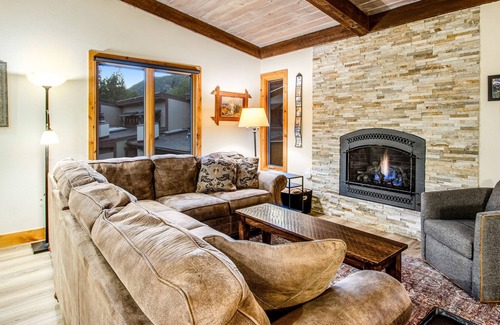 Intermountain House | Newly Renovated Vail Valley Escape with Balcony, Free Shuttle to Slopes