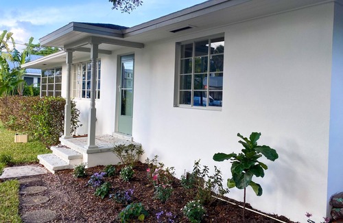 Fort Myers River District House | Newly Renovated Vintage Modern House Downtown!