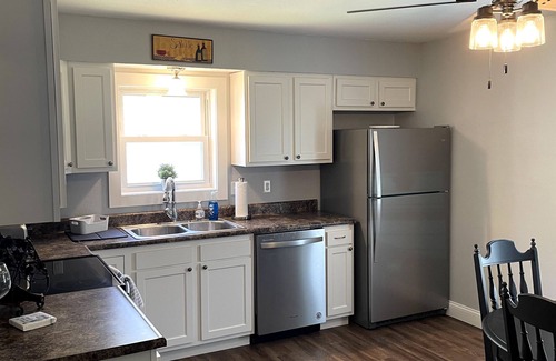 Hermann House | Newly Renovated "Wine Cork Escape"!