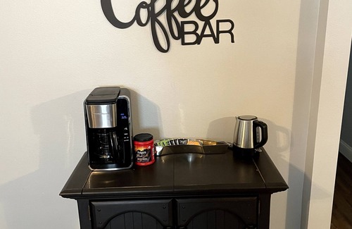 Hermann House | Newly Renovated "Wine Cork Escape"!