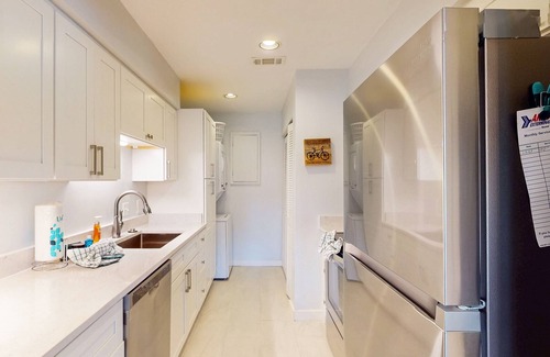 Sea Pines Condo | Newly updated Sea Pines retreat on golf course - Pool, Tennis/Pickleball Courts