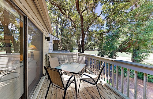 Sea Pines Condo | Newly updated Sea Pines retreat on golf course - Pool, Tennis/Pickleball Courts
