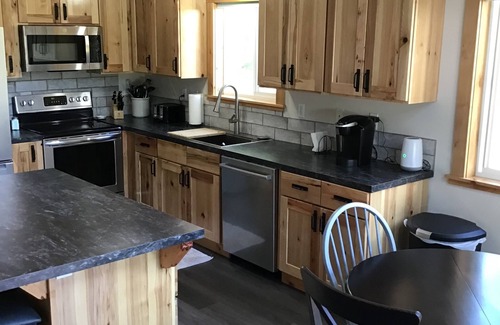 Easton Cabin | Newly updated tranquil Country Cabin.