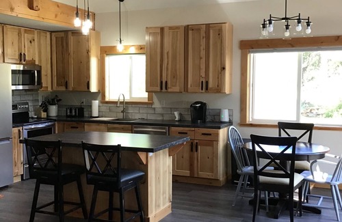 Easton Cabin | Newly updated tranquil Country Cabin.