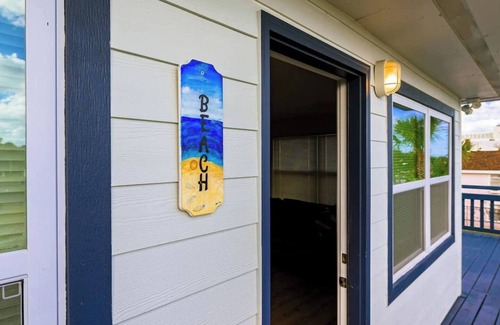 Smith's Memento Apartment | Newly Updated Walk to Beach & Ocean Center