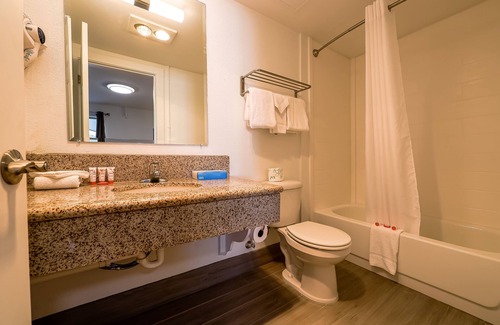 Newport Hotel | Newport Inn By OYO - Hwy 101