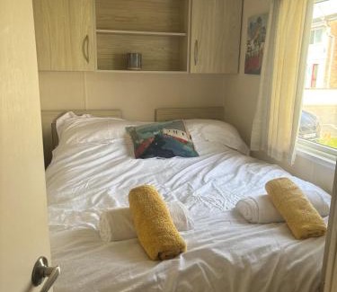 Newquay City Centre Ski Chalet | Newquay Bay - 3-Bed Caravan - Sleeps 6
